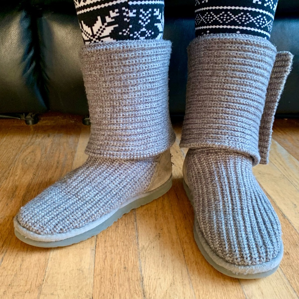 UGGS | Gray Tall Sweater Button Uggs | Size 8 🩶🖤 - Picture 3 of 14